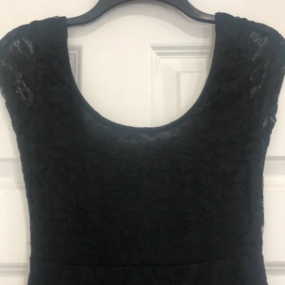 NEVER WORN Black lace dress - Picture 2 of 5